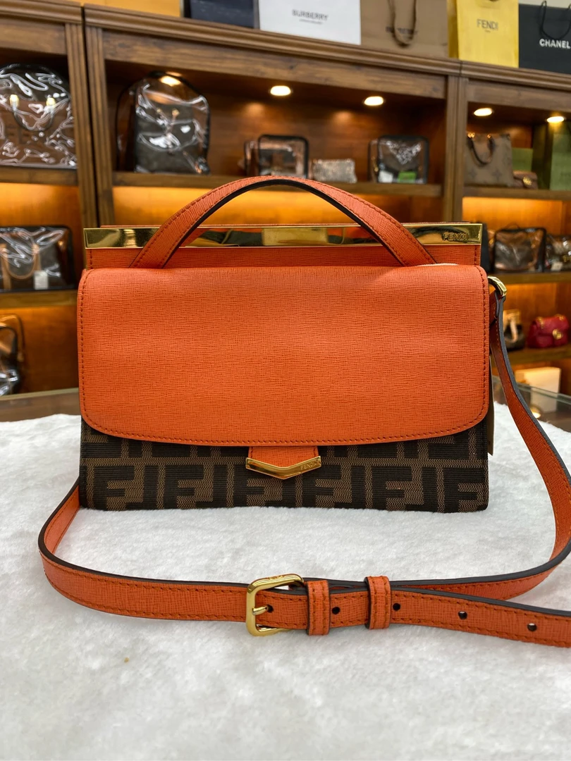 99新 FENDI/芬迪 芬迪 金扣老花包