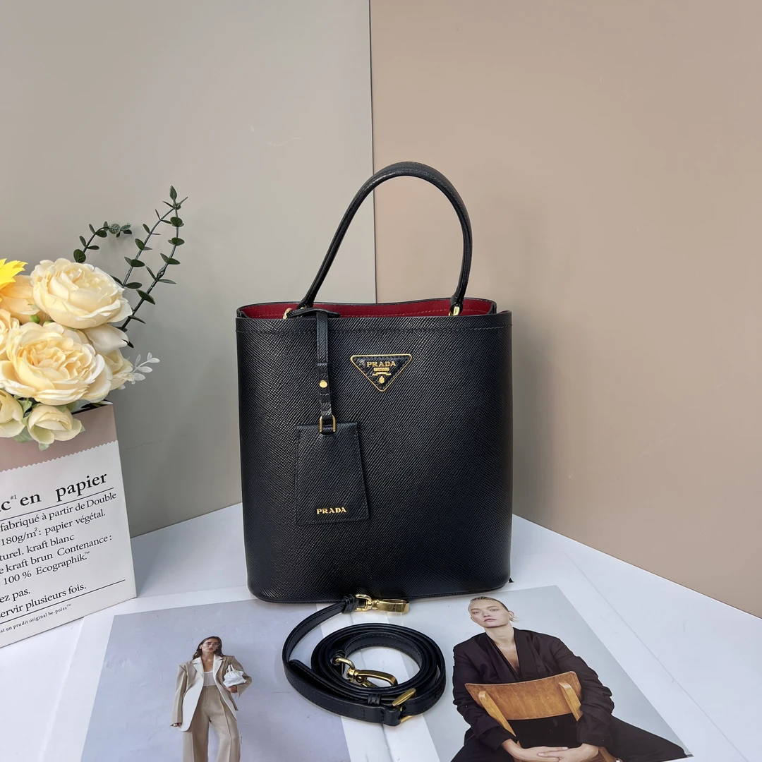 95新 Prada/普拉达 黑金水桶包手提斜挎包