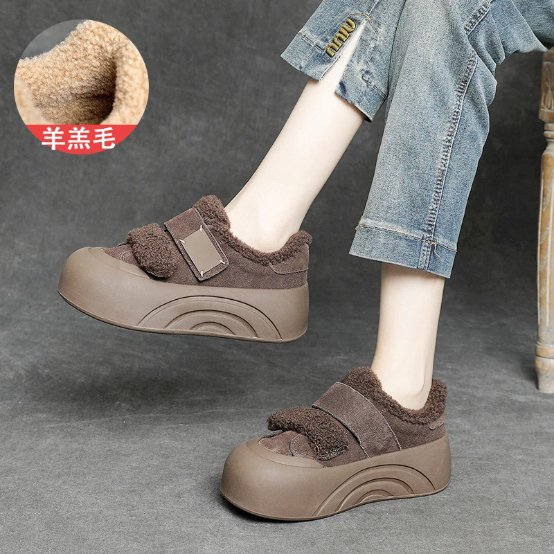 2024冬季新款加绒加厚保暖面包鞋百搭娃娃头厚底增高魔术贴板鞋女