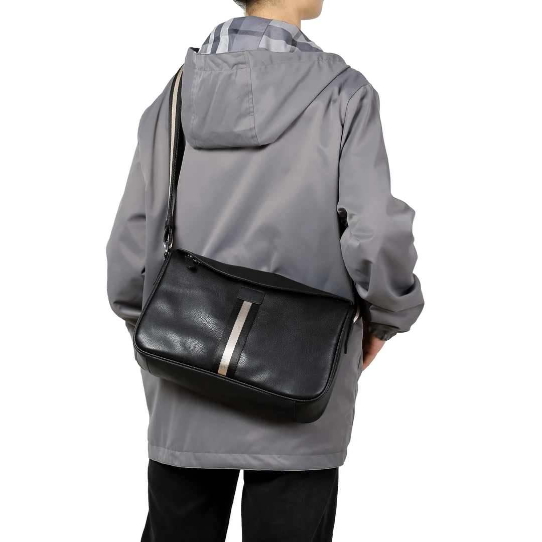 男士真皮通勤单肩斜挎包头层牛皮简约男包大容量2023新款时尚男包