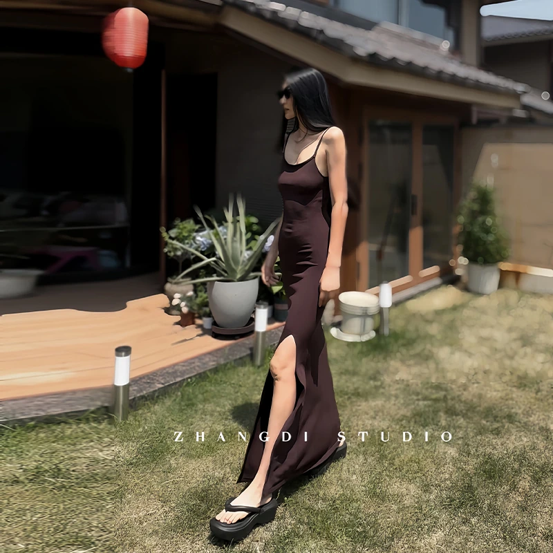 咖啡色吊带长裙女2024夏季新款直筒侧开叉超长连衣裙小众轻奢设计
