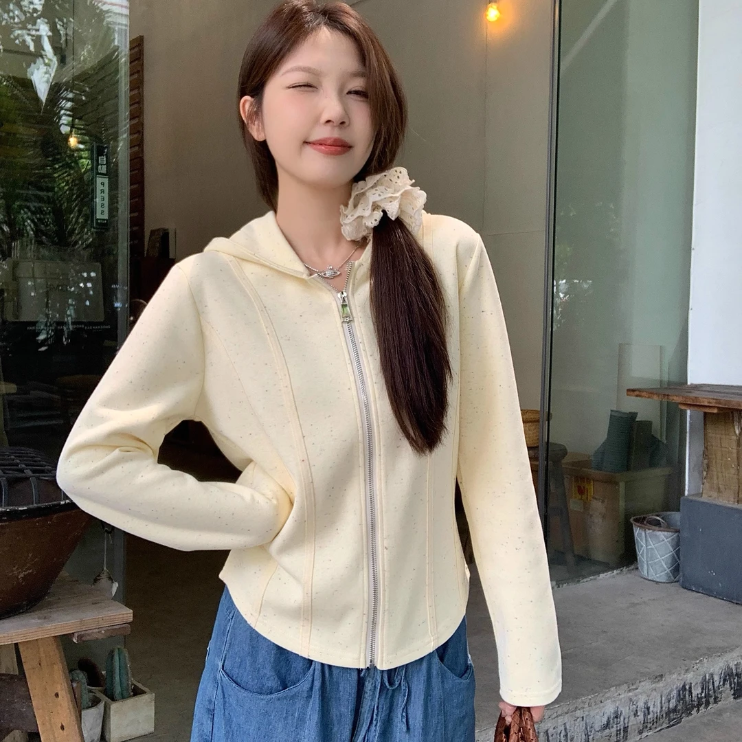 胖mm设计感鱼骨遮肉显瘦别致上衣女大码秋季连帽彩点长袖卫衣外套