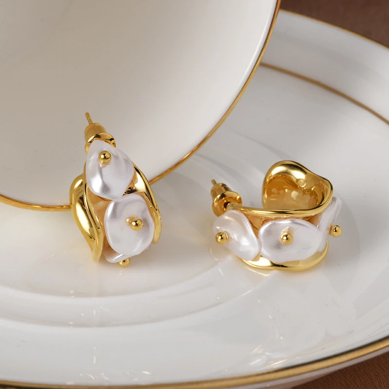 铜合金耳饰 小众高级感巴洛克珠珠耳钉女个性冷淡风复古耳环耳饰