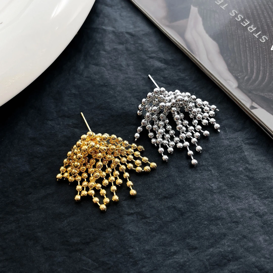 铜合金耳饰 秋冬新款个性串珠链条流苏耳钉女小众时尚花朵耳环ins