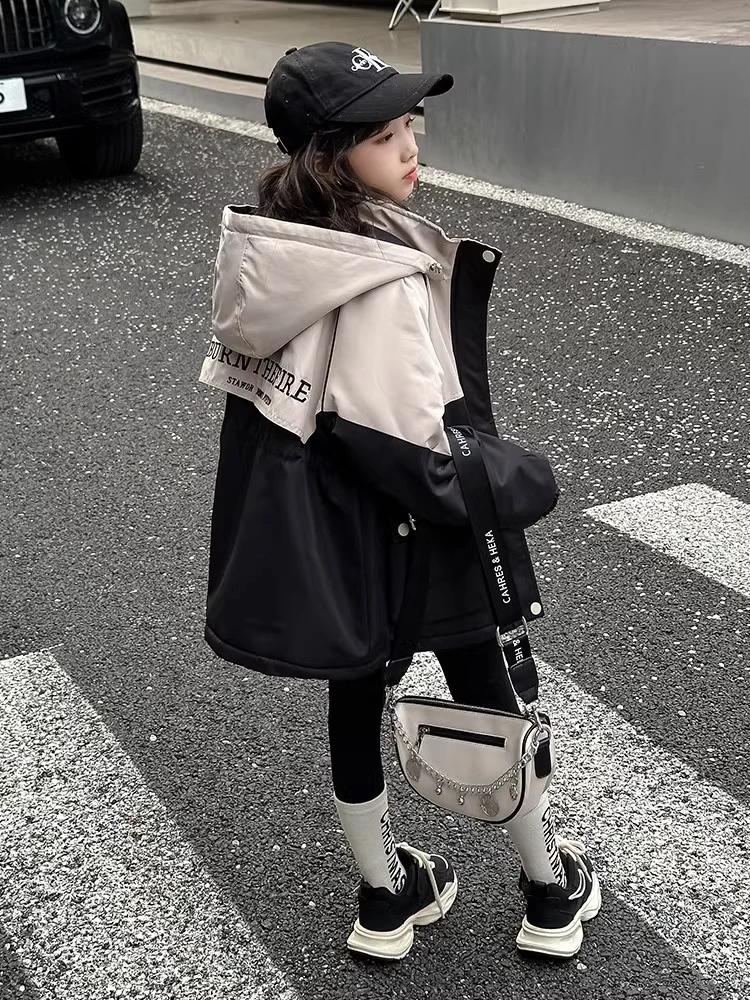 女童外套秋冬款2024新款洋气加绒冲锋衣大童女装加厚冬装儿童棉服