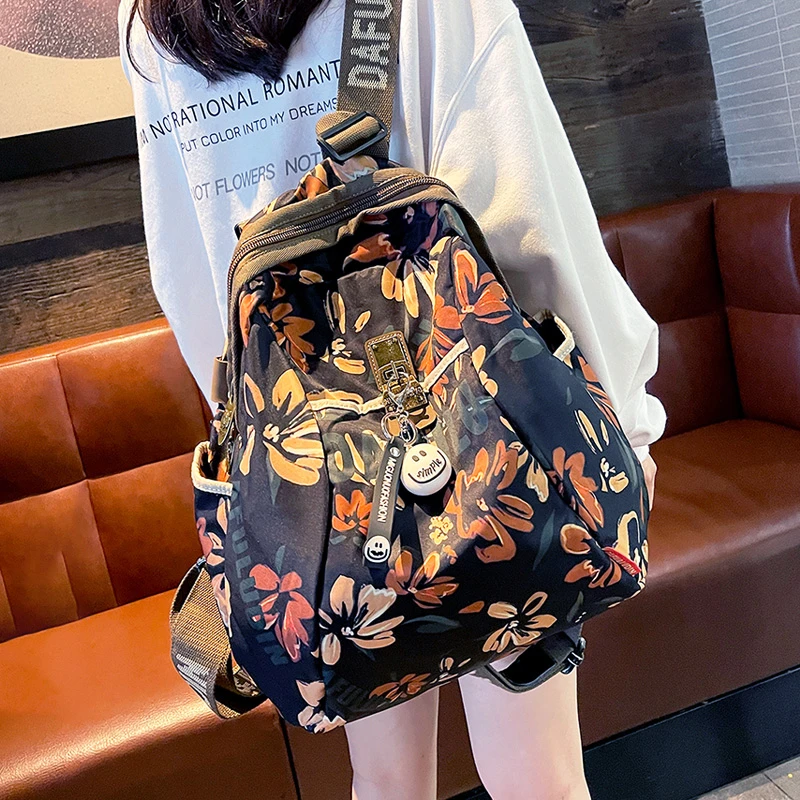 香港正品双肩包2024爆款新款提花轻奢女背包时尚百搭轻便旅行包