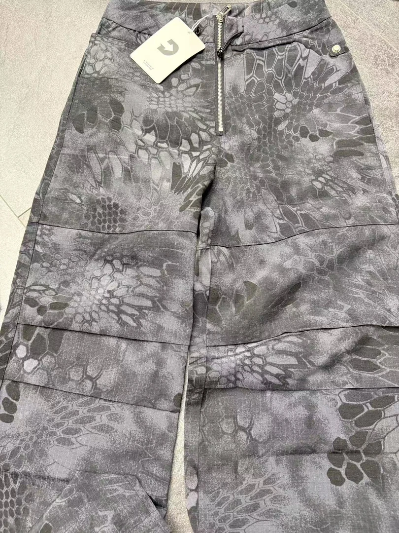 C6-3黑灰色“暗花”竖拉链直筒裤（2051）