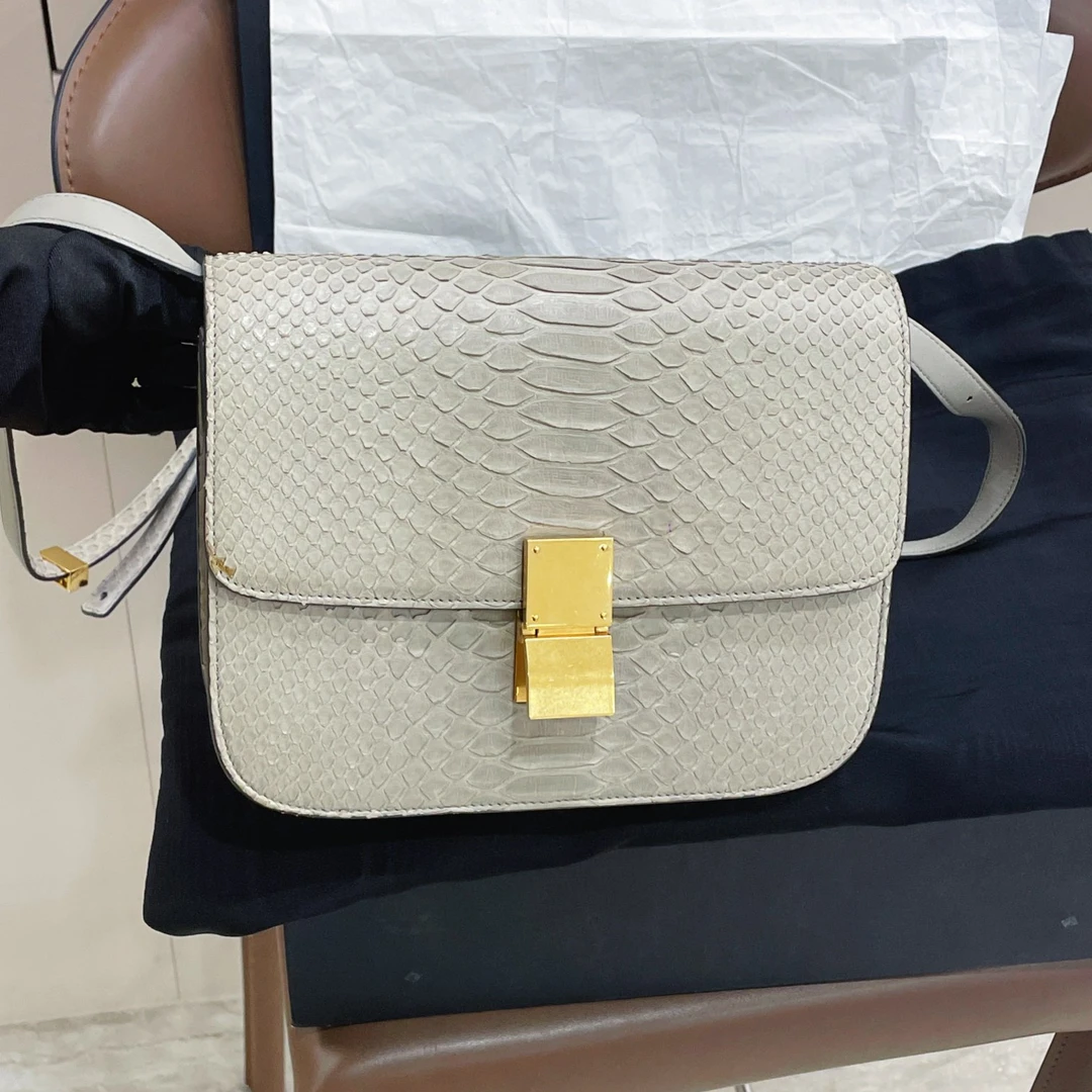 95新 Celine/思琳 box 蛇皮灰金气质 尺寸24*19/7JQ36547