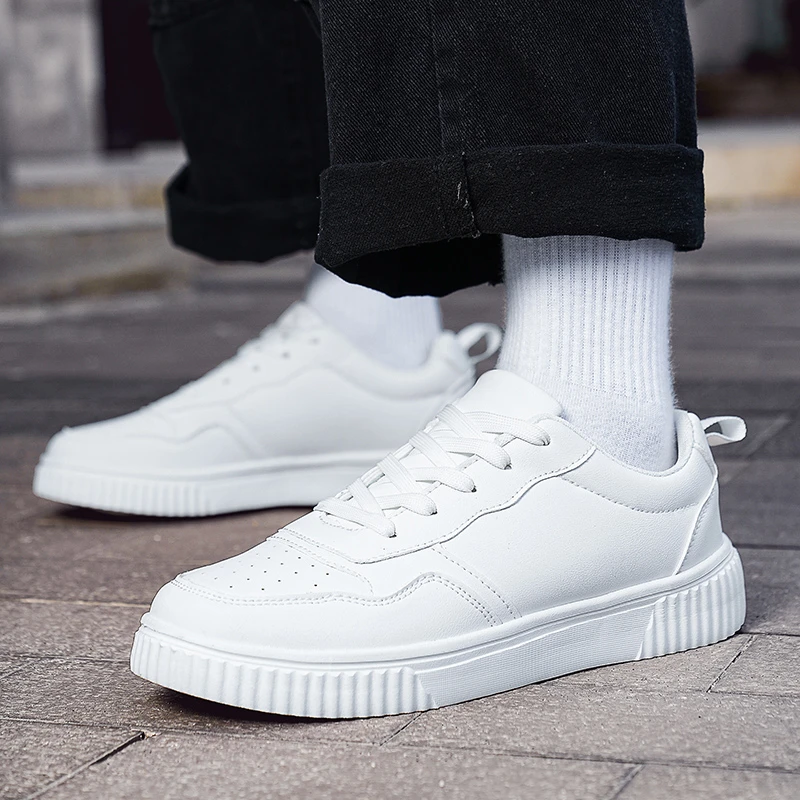 小白鞋男2024秋季新款皮面防滑休闲男鞋透气轻便软底白色运动板鞋