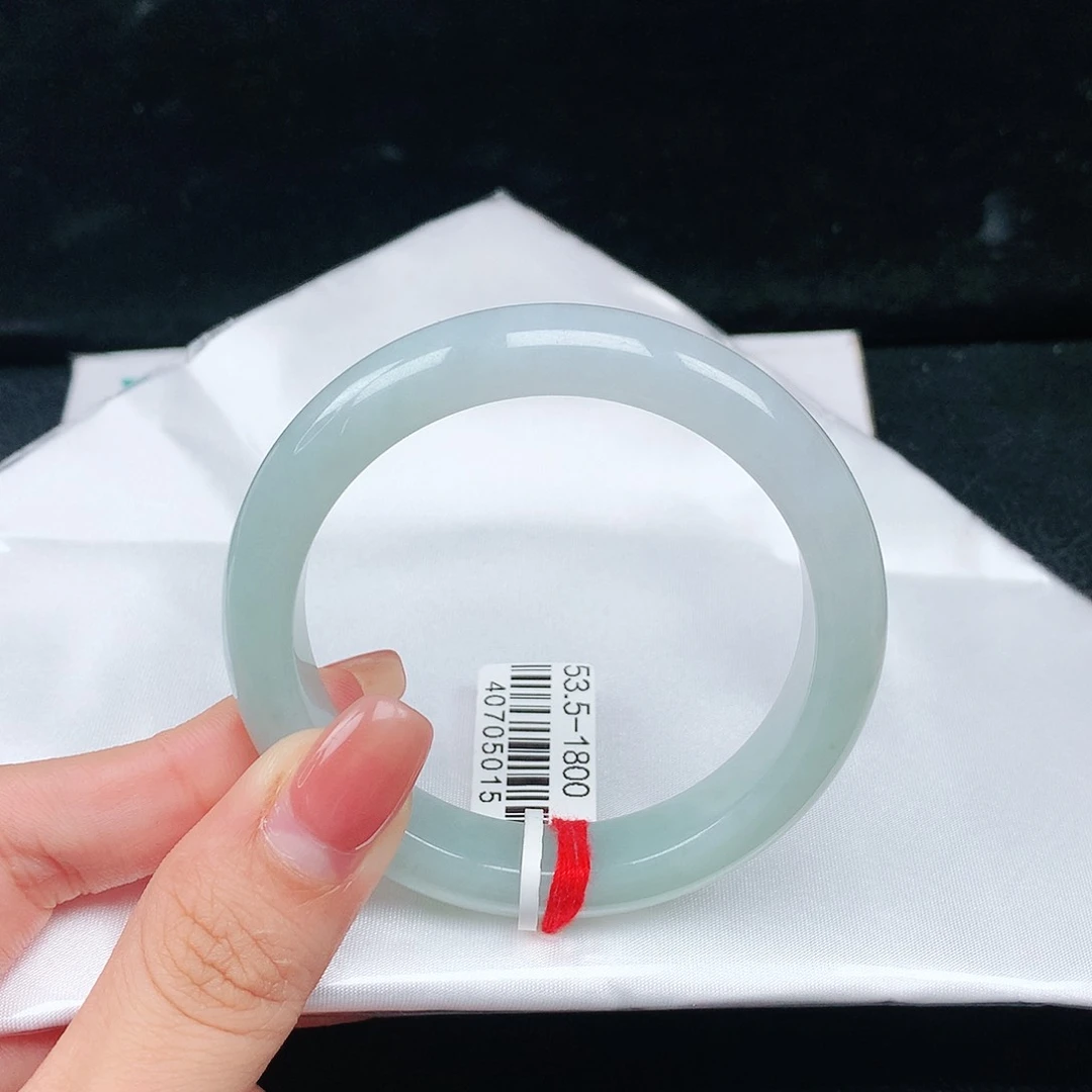翡翠手镯未镶嵌随***名正圈53