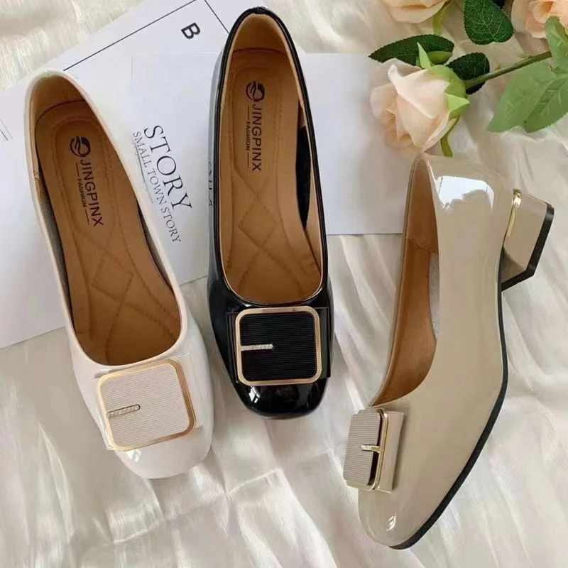 漆皮皮鞋亮面软底2024新款中跟方头单鞋女士时尚百搭舒适鞋妈妈鞋