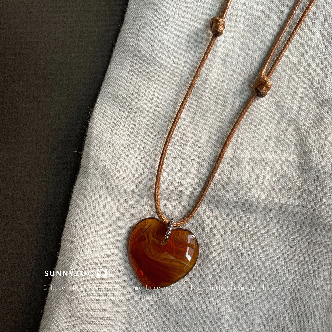 非金属树脂项链 秋实叶落 爱心棕皮绳项链日韩ins复古叠戴毛衣链