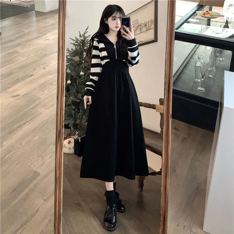2024秋新款时尚气质法式复古海军领条纹拼接设计感黑色长款连衣裙