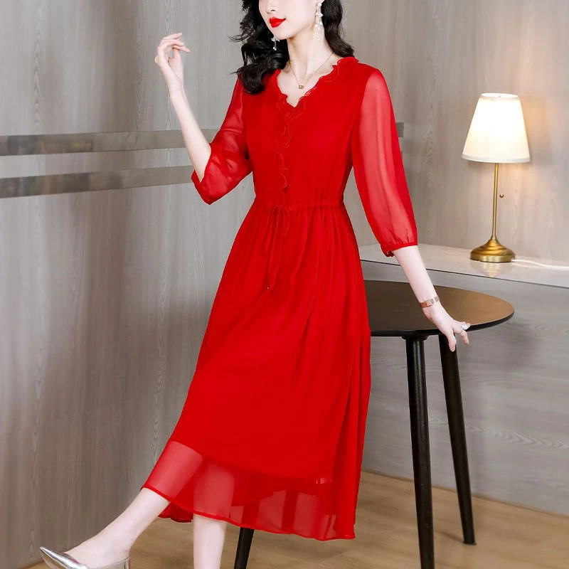 2024年妈妈本命年裙子夏季新款气质大摆宽松红色洋气连衣简约款式