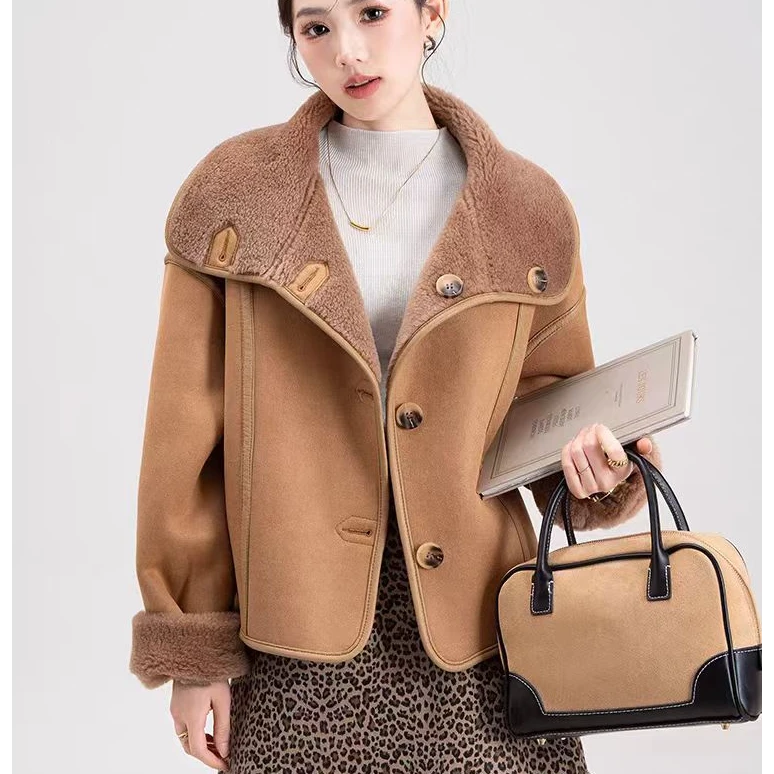 2024秋冬新款时尚宽松两面穿大翻领皮毛一体羊剪绒毛呢外套短款女