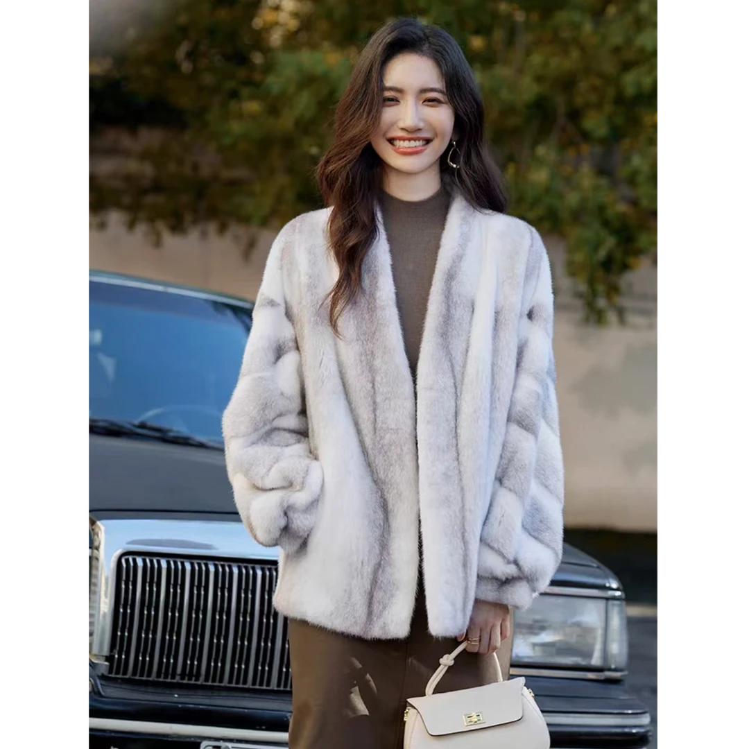 以赛亚 青青糯山 24年冬季新款时尚女款哥本哈根短二外套24035