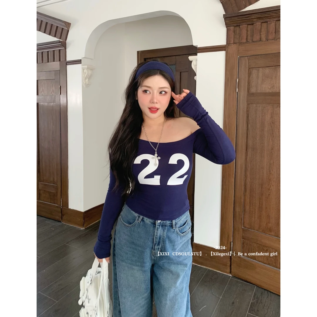 【PPEIQI】"冬日雪芙”大码女美式斜肩字母印花长袖T恤女显瘦内搭打