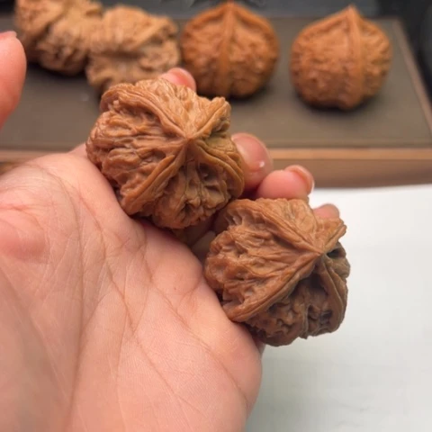 文玩核桃把件四棱