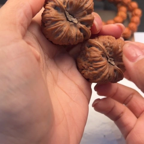 文玩核桃把件凹底