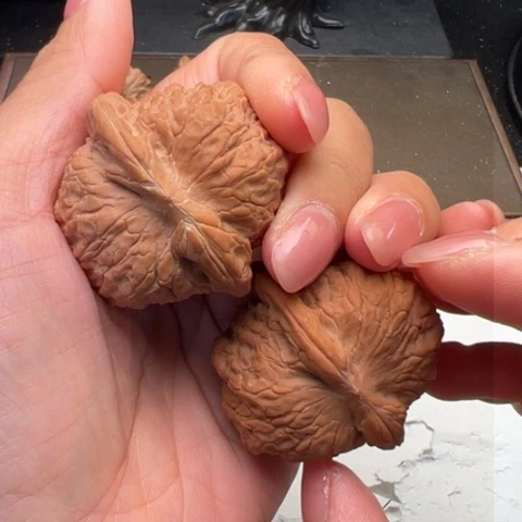 文玩核桃把件血麒麟