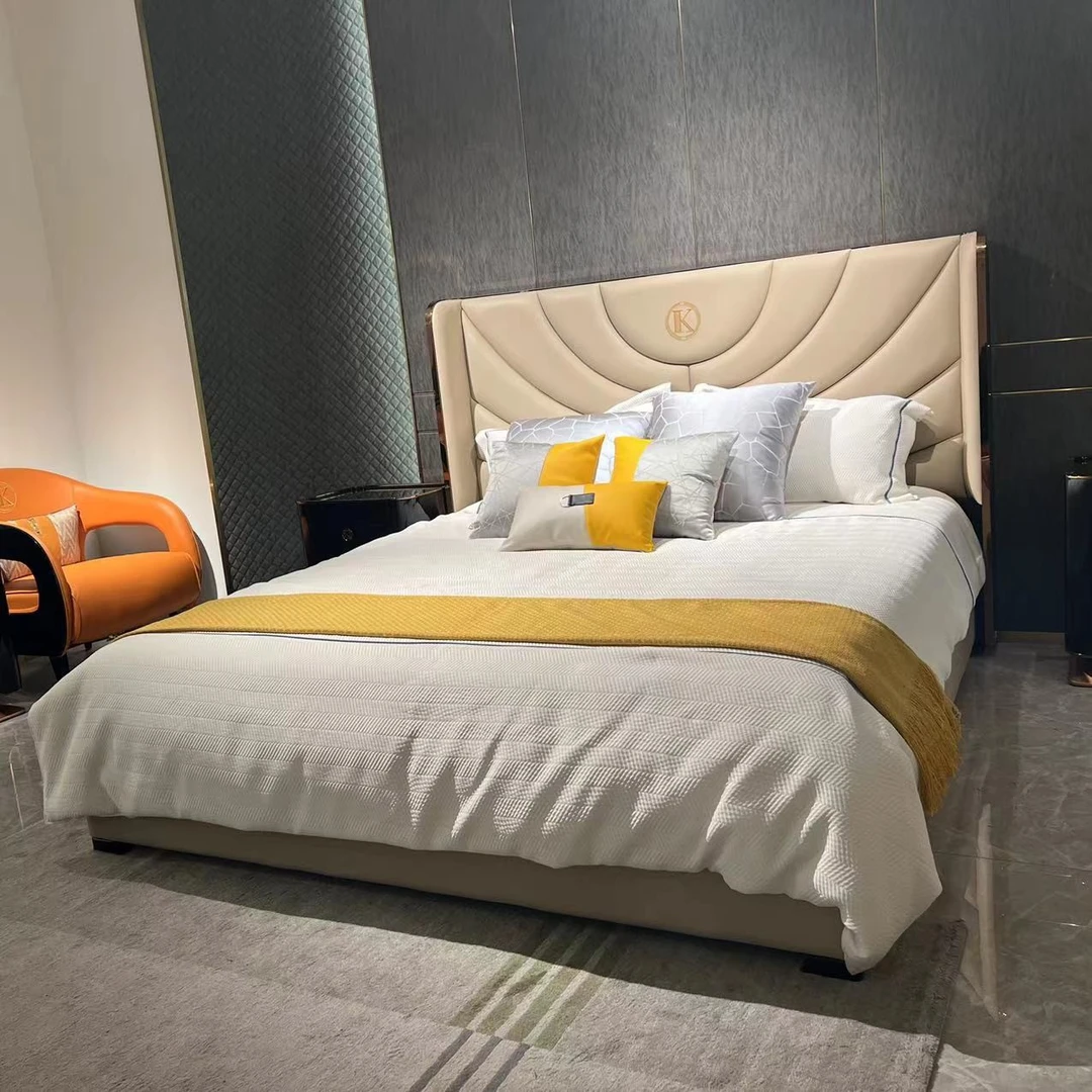 别墅豪宅意式轻奢主卧双人软包床大床皮艺真皮床实木床大师设计