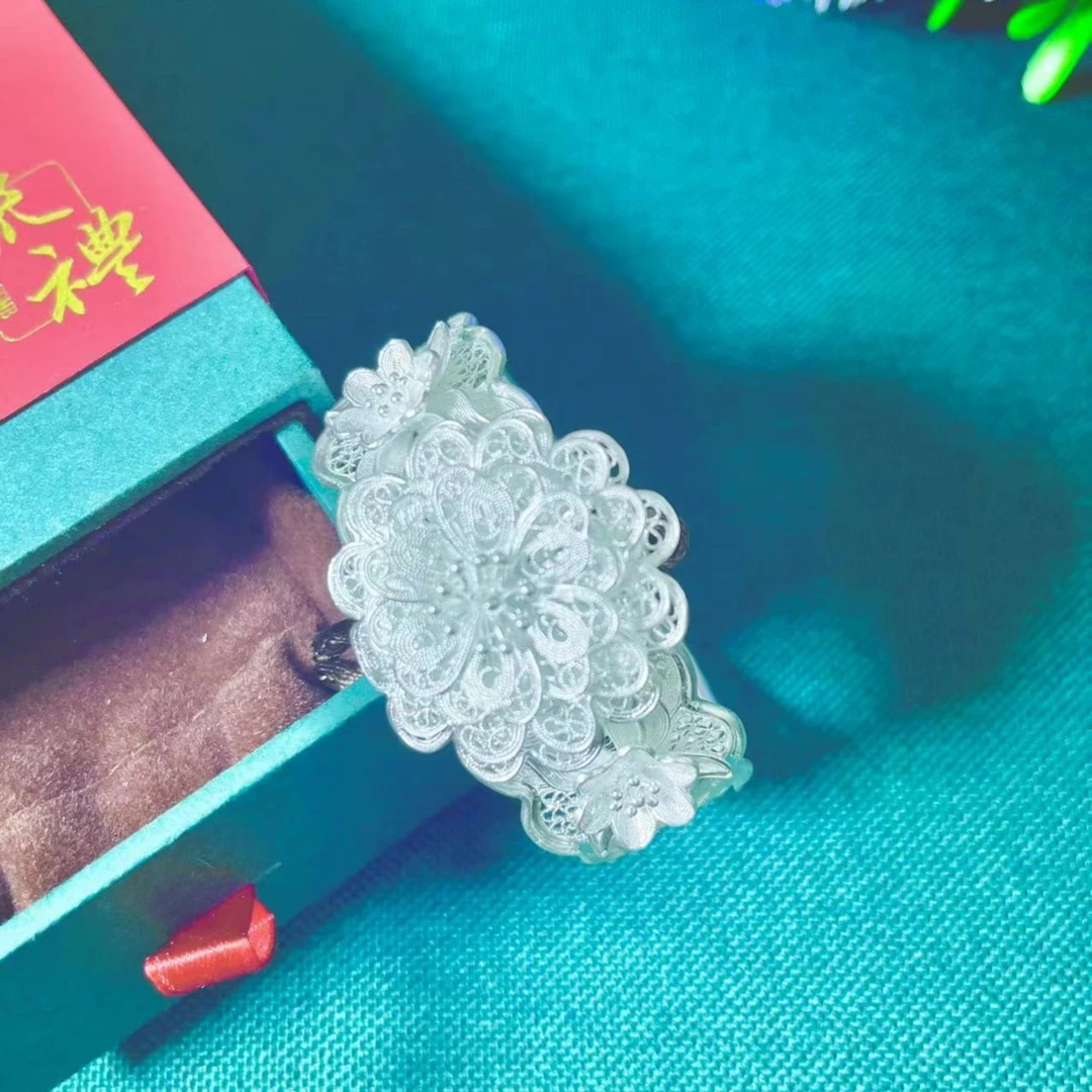 足银手镯 足银999民族风工艺大花手镯民族风手工拉丝工艺大花手镯