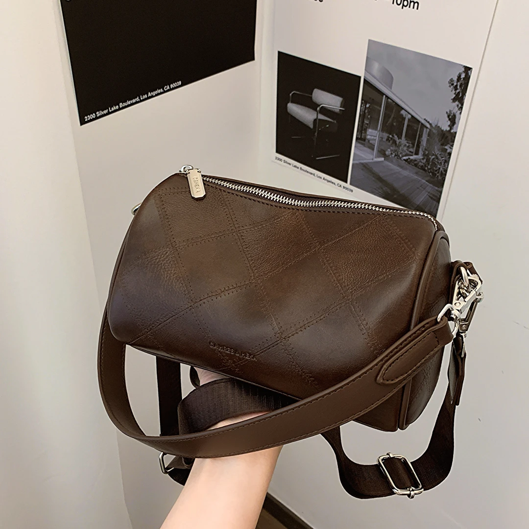 今年网红小众包包小包包新款夏季百搭斜挎包斜跨感单肩腋下枕头包