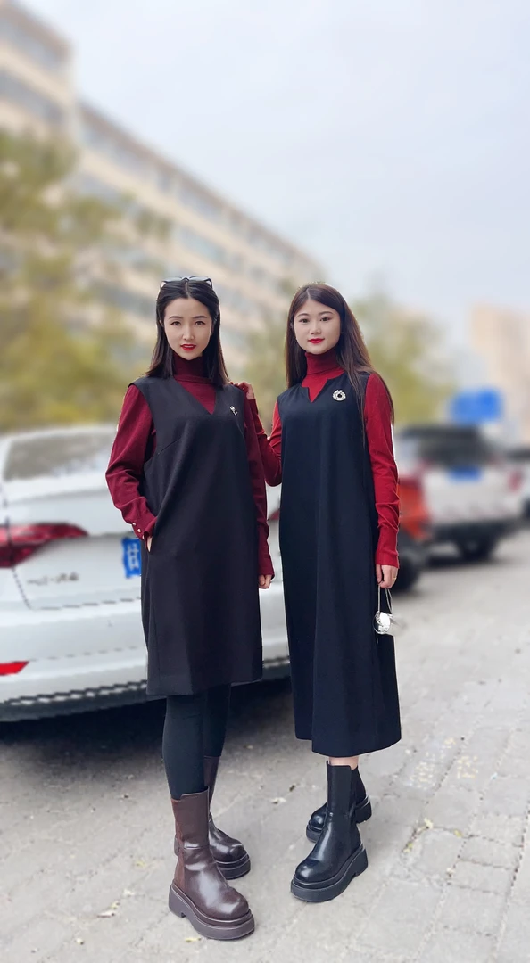 墨黑色马甲连衣裙