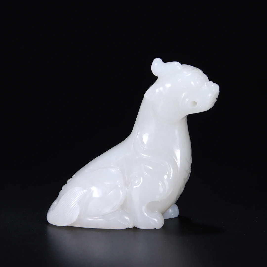 清代和田白玉瑞兽