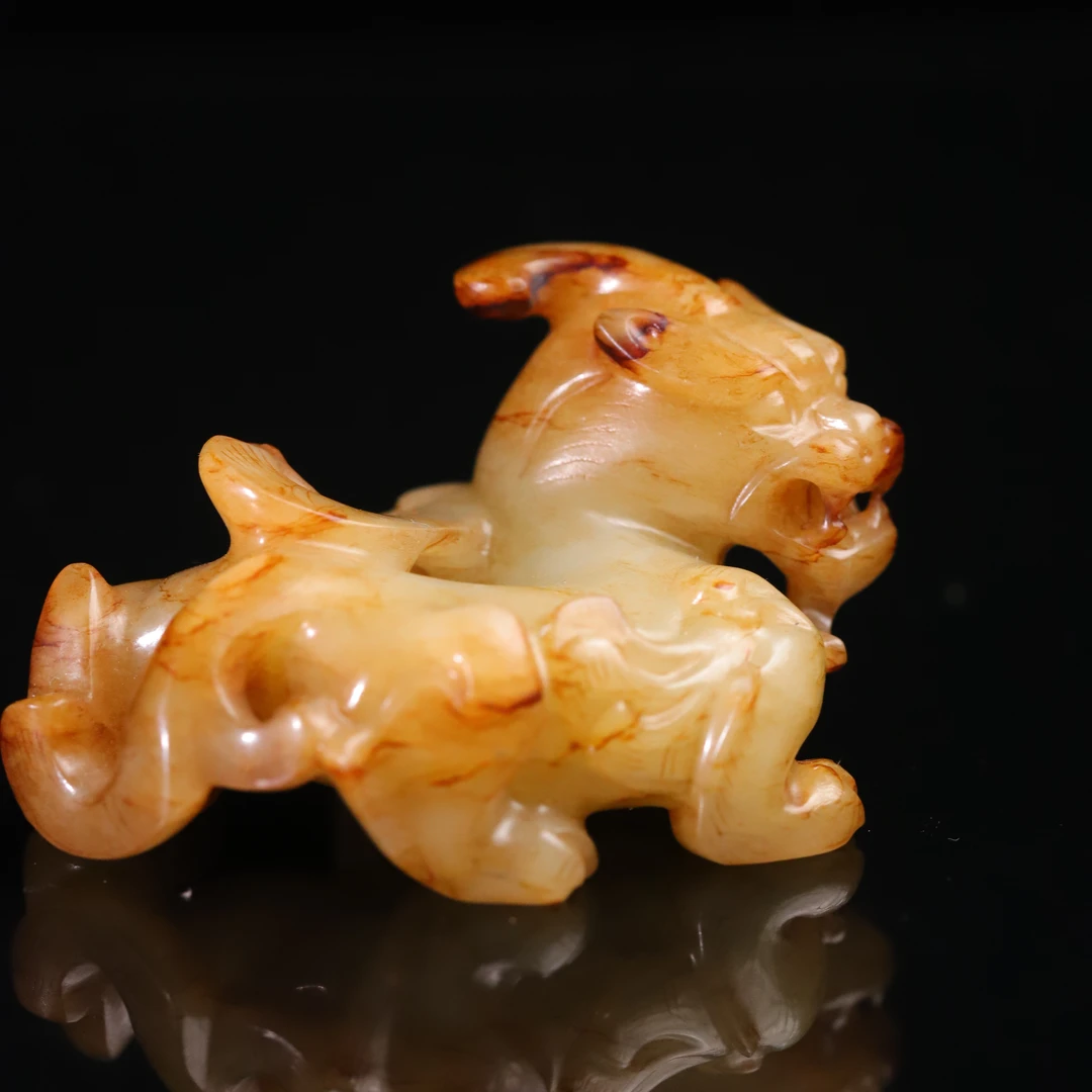 明代和田玉瑞兽把件