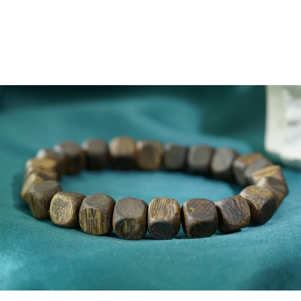 沉香绿棋楠大方块手串8+  XRY101501