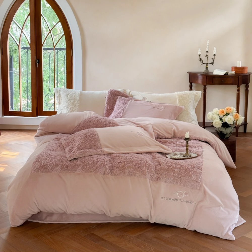 自在家丨花雾  轻奢高级感立体玫瑰花刺绣床笠款牛奶绒四件套床品