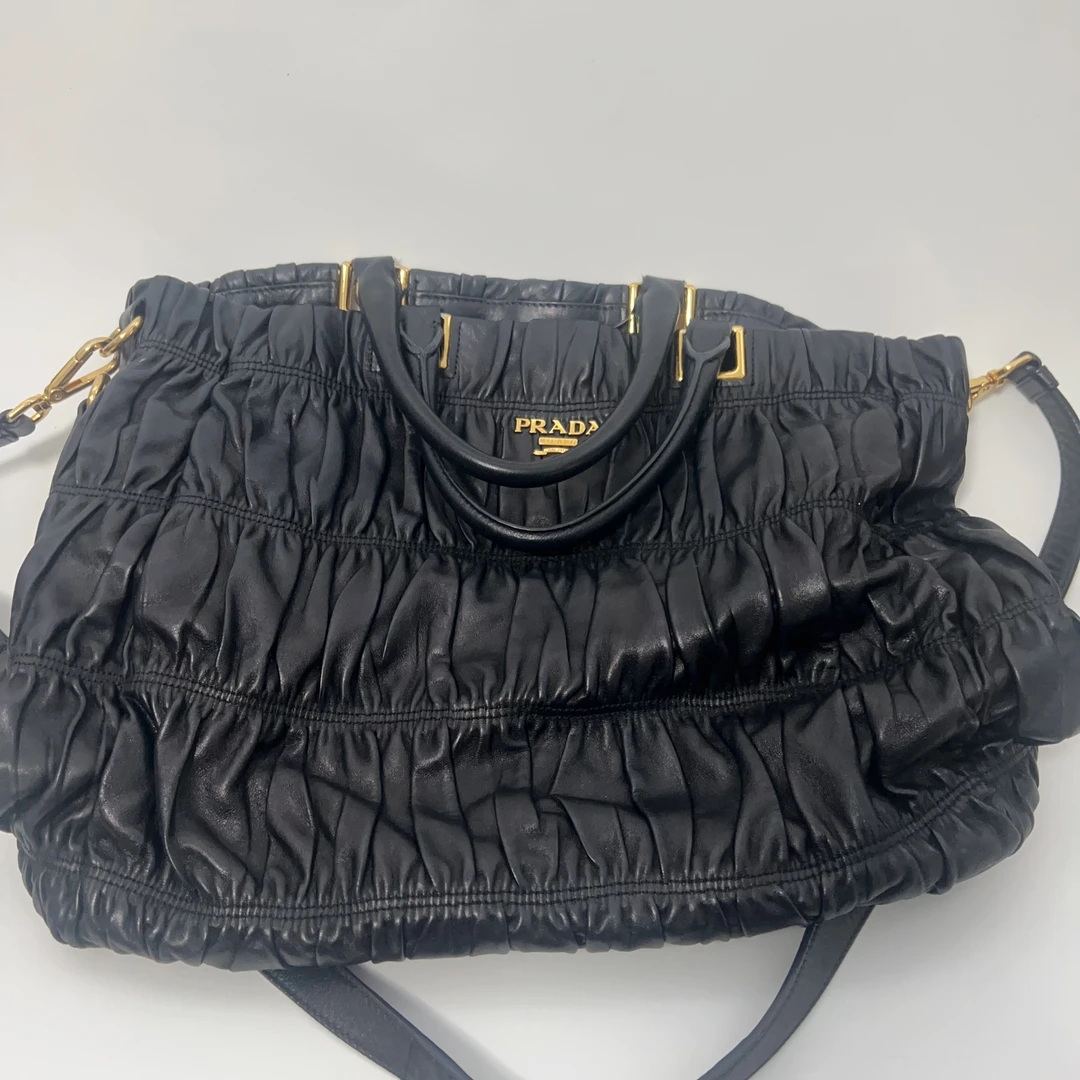 95新 Prada/普拉达 prada百搭款黑色褶皱单肩包