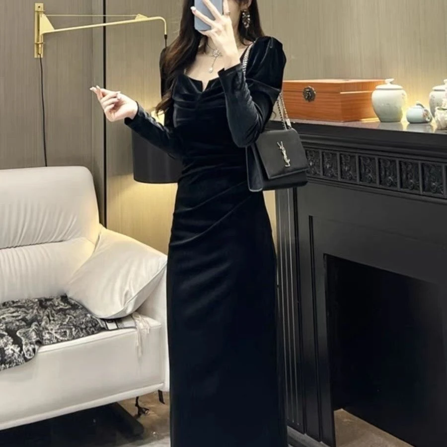 气质赫本风V领金丝绒连衣裙秋冬季2024年新款女装修身显瘦长裙