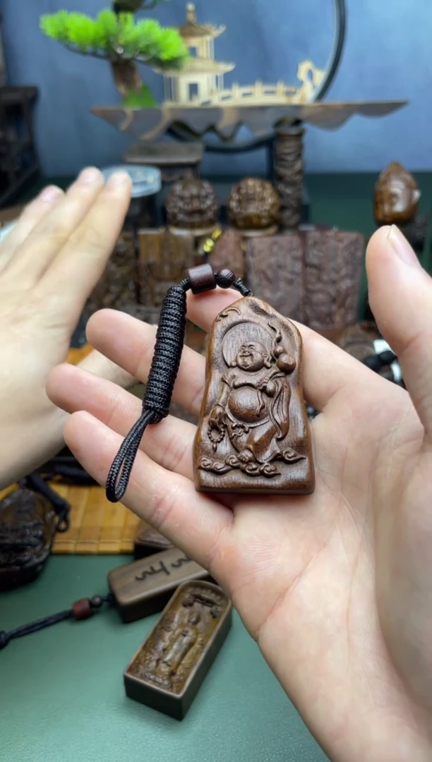 【闪购商品】香木新款随型弥勒脖挂6.88