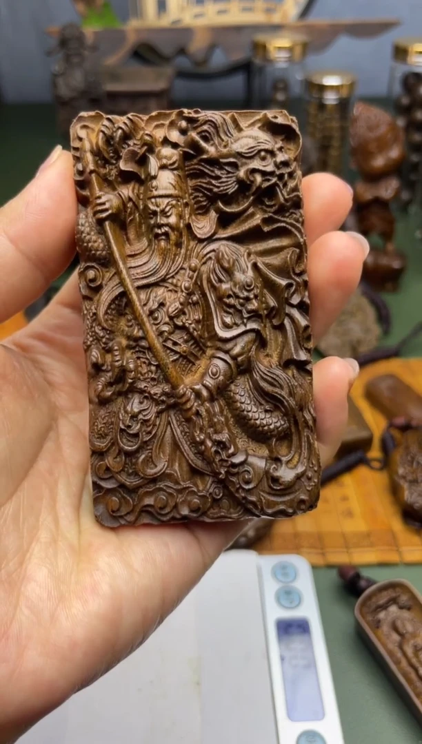 【闪购商品】香木95横刀御龙关公牌