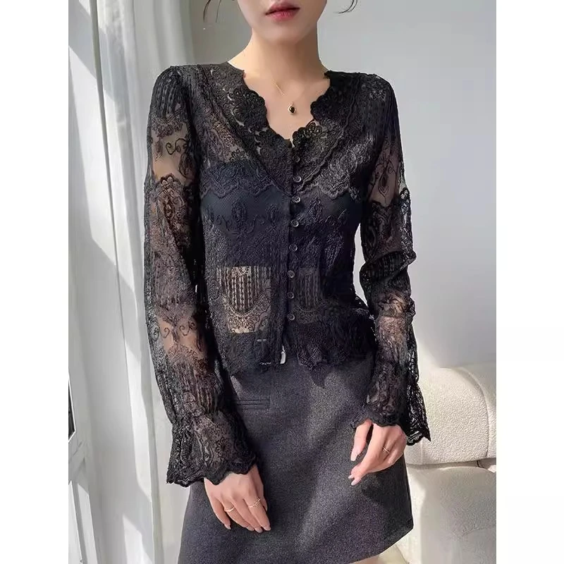 黑色蕾丝打底衫女秋冬2024新款内搭v领镂空钩花洋气长袖上衣外穿
