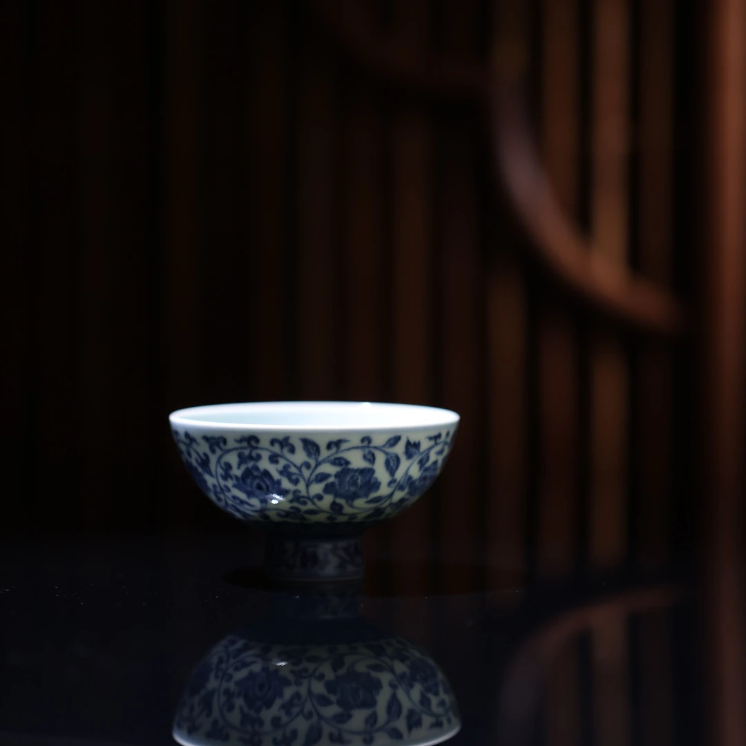赏瓷观窑--青花八宝高足杯--手绘陶瓷有差异