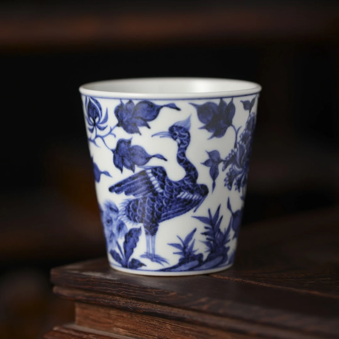 小桥-仿元青花孔雀牡丹可乐杯-手工陶瓷有差异