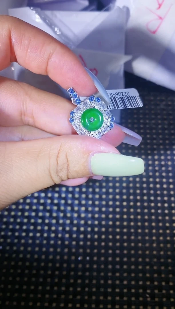 【闪购商品】翡翠吊坠(赠链)银S925镶嵌5555555