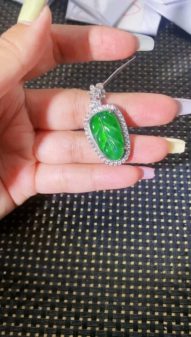 【闪购商品】翡翠吊坠(赠链)银S925镶嵌55555555555