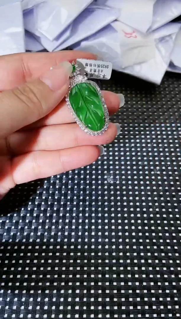 【闪购商品】翡翠吊坠(赠链)银S925镶嵌11111111