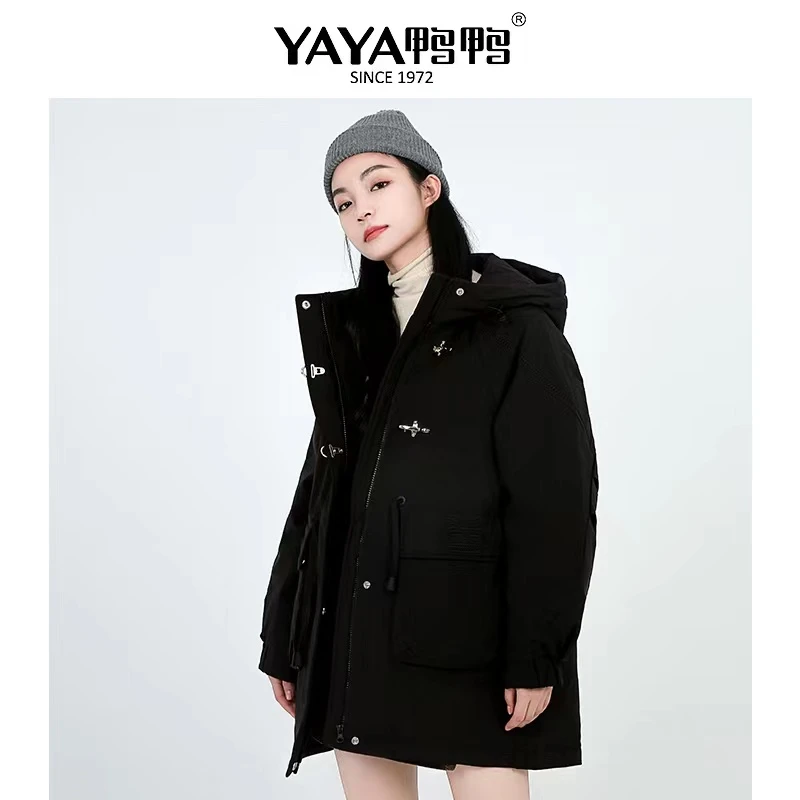 YAYA/鸭鸭工装短款女款时尚系羽绒服加厚百搭保暖休闲连帽黑色