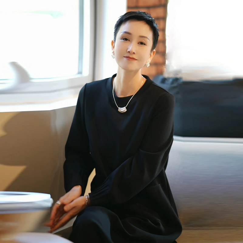 溏朵记 2024冬季新款加绒加厚气质圆领休闲宽松中长款连衣裙88126