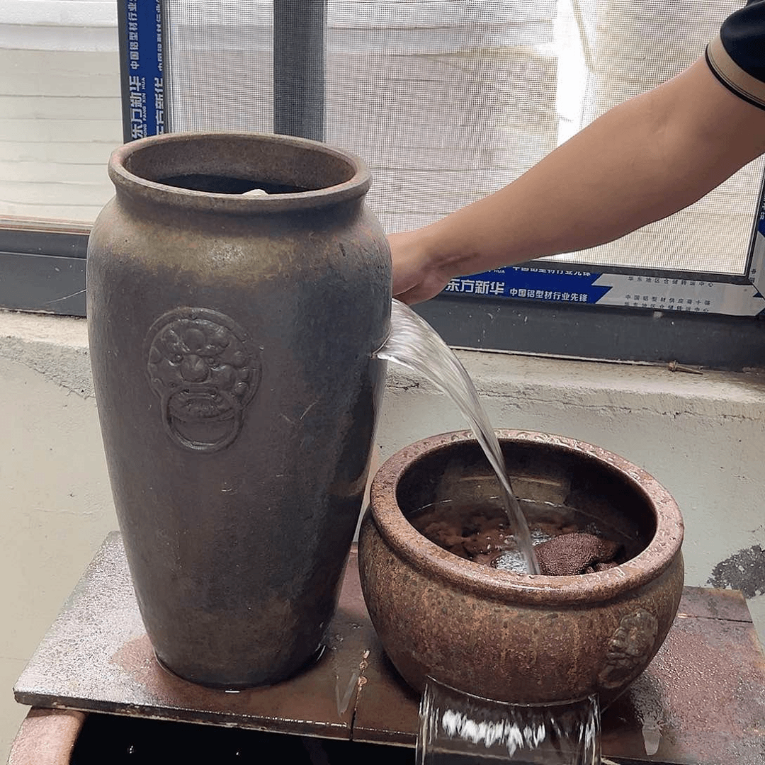 【闪购商品】紫砂花盆紫红和粉红颜色均呈黄色