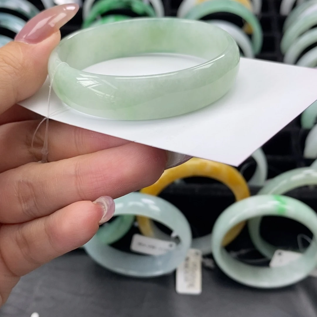 翡翠手镯未镶嵌公主