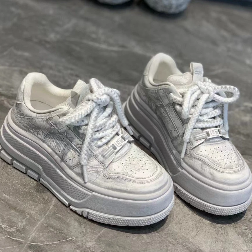 欧洲站女2024秋季新款真皮擦色系带圆头松糕厚底小白鞋休闲板鞋潮