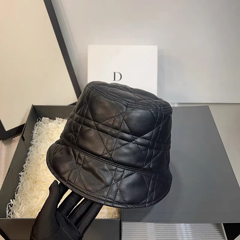 韩版秋冬菱形格皮质盆帽发财甜甜百搭显脸小水桶帽保暖护耳渔夫帽