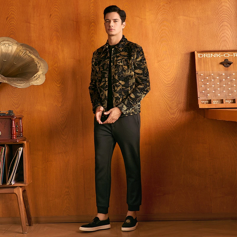 VJC/威杰思秋冬新款男装轻奢潮流满印针织休闲外套 B23DE2281