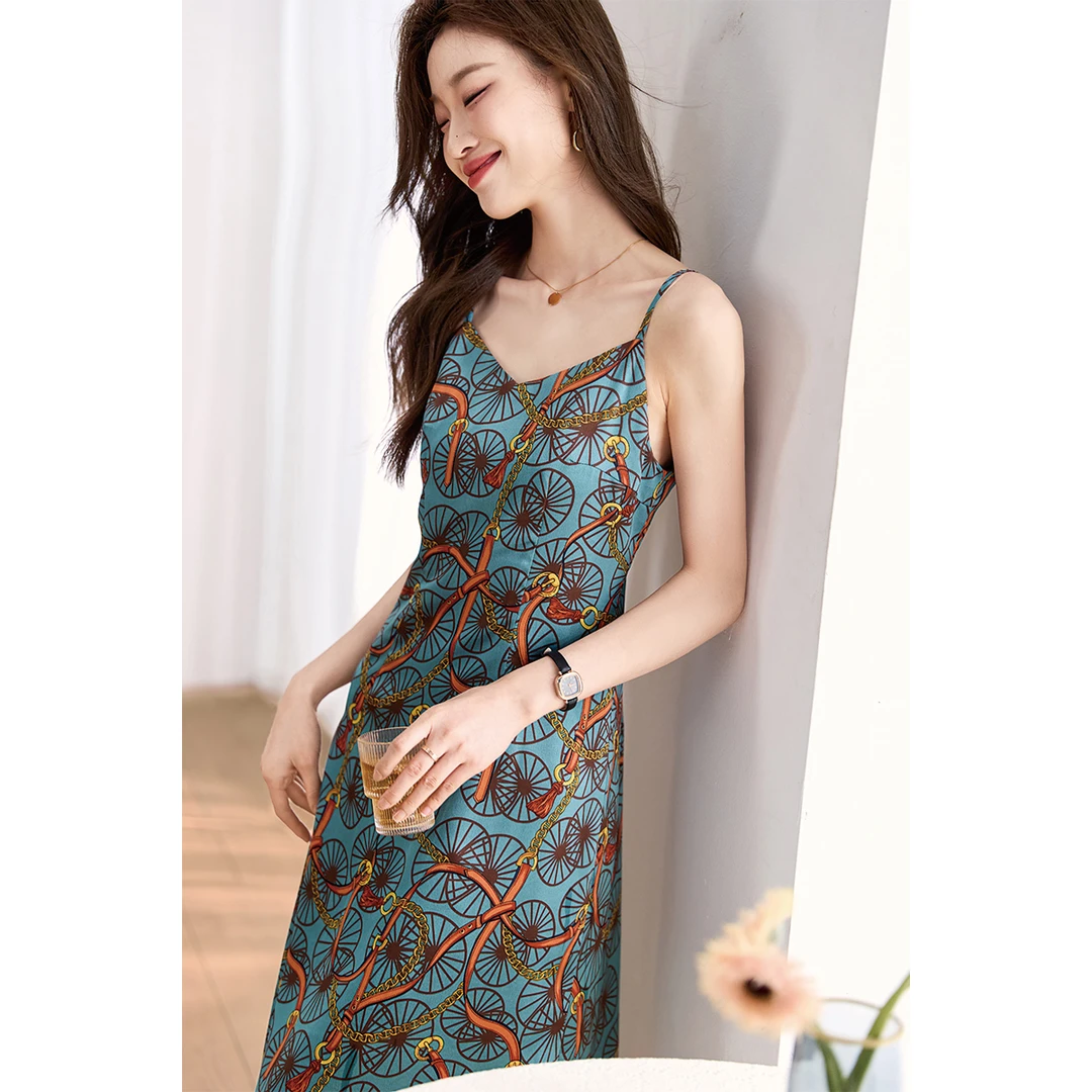 沫晗依美2024夏季新款清凉垂感撞色简约质感高级吊带裙子女A033